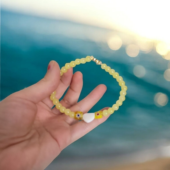 14k Gold Plated Yellow Beaded Heart Mother Of Pearl Bracelet - Picture 3 of 3